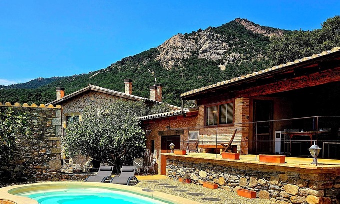 Cantallops Otro | Casa de campo muy bonito renovado, amplio jardín, porche, barbacoa y piscina