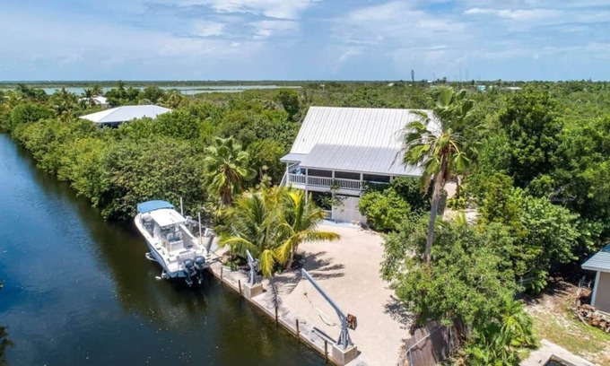 Little Torch Key Casa | Very Private 3 Bedroom / 2 Bath Canal Home in Little Torch Key w/ Private Pool