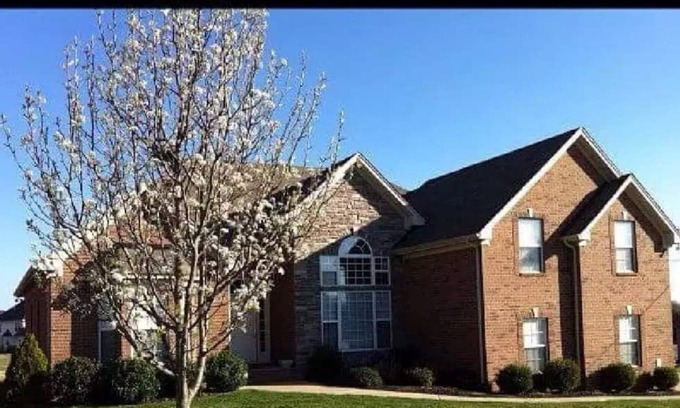 Mount Juliet Casa | Very safe area, quiet and comfortable...sleeps 10...in house gym!! Great deal!!