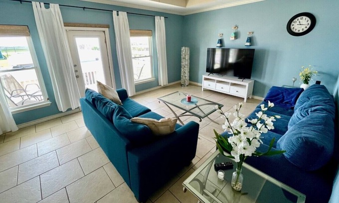 Corpus Christi Casa | Very Spacious and Close to Beach. Fenced Patio and 2 Balconies with Great Views!