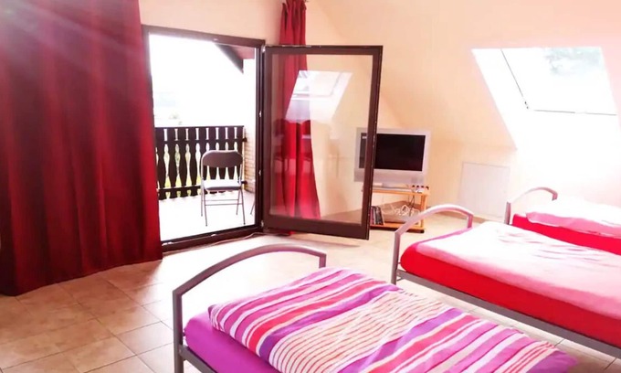 Niederzwehren Apartamento | very spacious fitter company family accommodation
