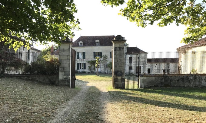 Razines Casa | Very spacious Guesthouse near Richelieu