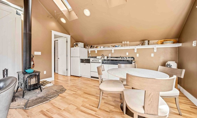Nederland Chalet De Esquí | Very spacious vaulted ceiling 1-bdrm Chalet in Ned, 10 min from skiing, Views