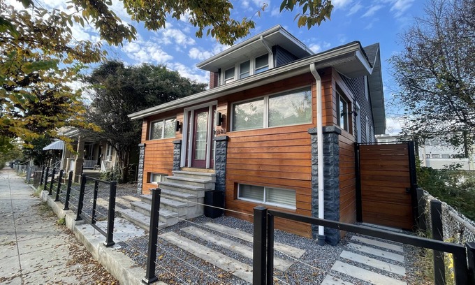 Fairlawn Apartamento | Very stylish, family size unit, 2 bed 2.5 bath. Private front yard,unit entrance