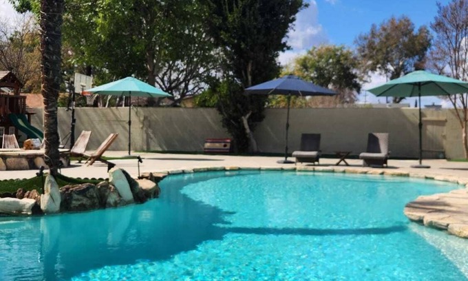 Riverside Casa | VeryPrivateHouse in Riverside,3bedrooms& 2 1/2 bathroom house w/Pool & big Patio