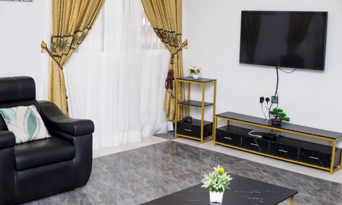 Kumasi Apartamento | Vesgrah Homes cozy Apartment with Super King Size Bed