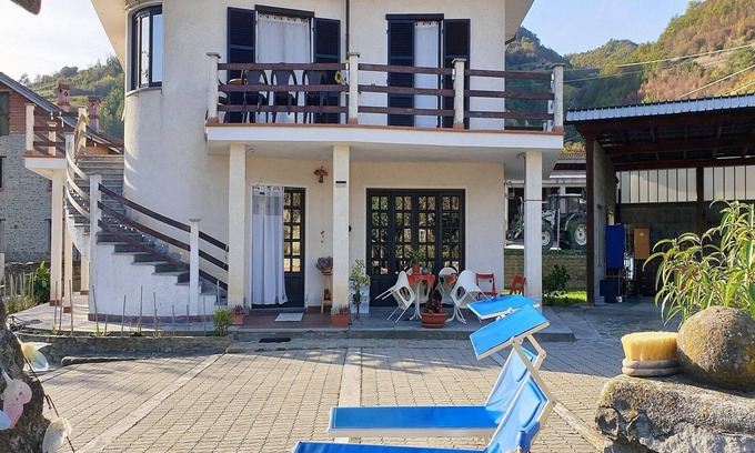 Vesime Casa | Villa Vesime con jardín