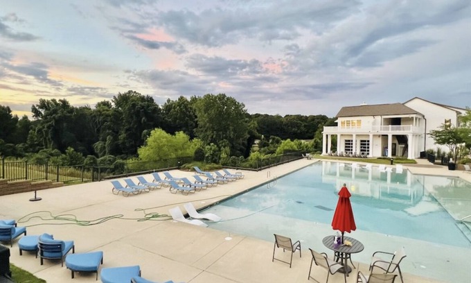 Oxford Cabaña | Veteran and Ole Miss Family Owned - Quaint Cottage Near Campus and the Square