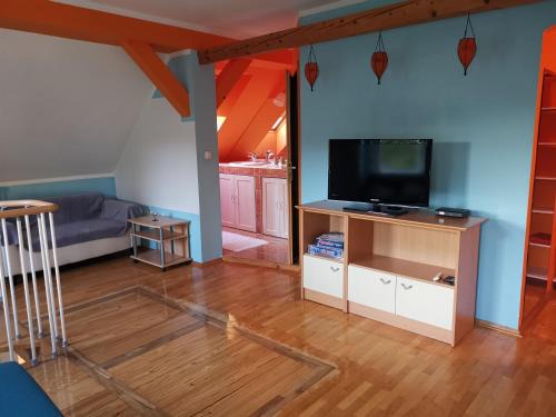 Brezice Apartamento | Vetrovi šumijo I