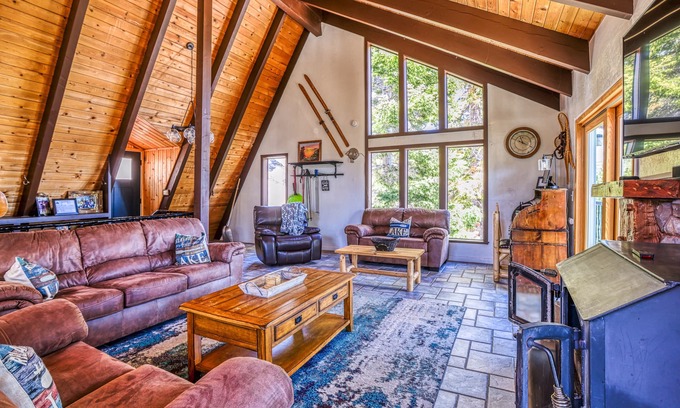 Tahoe Village Casa | VHR #08401874 4B 4B 3 Story Heavenly Ski Home Ski Retreat