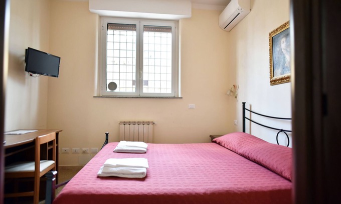 Rione XVIII Castro Pretorio Apartamento | Via Curtatone 12 Apartment