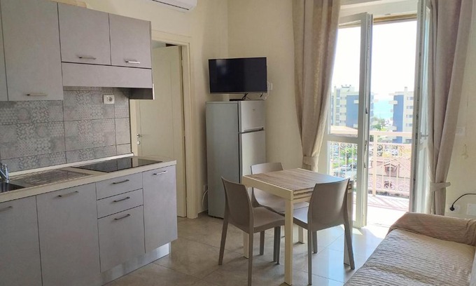 Marina di Andora Apartamento | Via dei Mille 1, centrale e vista mare