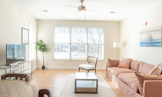 Wesley Heights Apartamento | Viagem|Bright and Relaxing 2BR in Prime Location