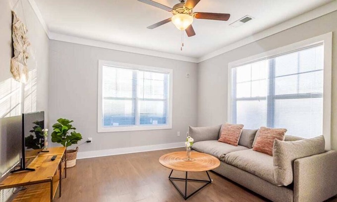 Morrisville Apartamento | Viagem Charming 1BR with Gym & Pool
