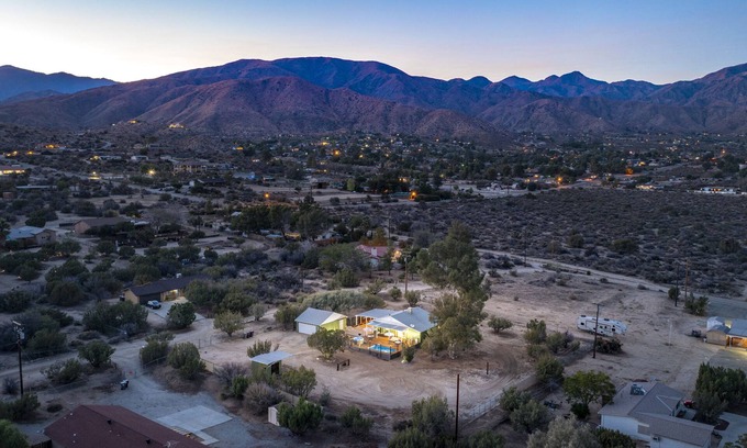 Morongo Valley Casa | Vibe Out on the deck at The Pinto Corral