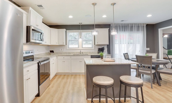 Elliott Casa | 'Vibe Villa' w/ Backyard ~ 8 Mi to Shaw AFB!