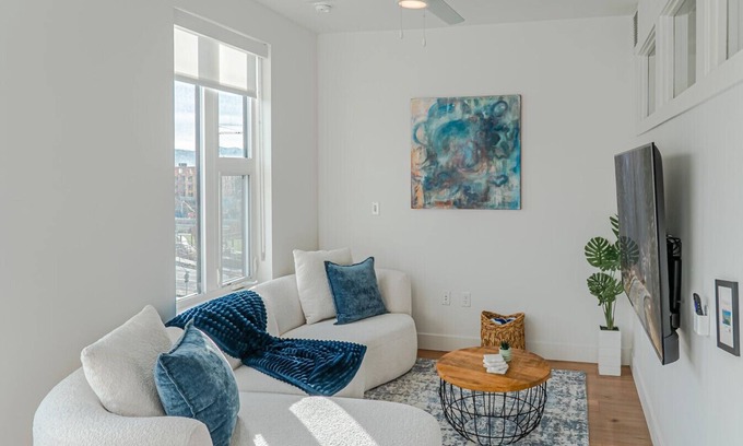 Fairpark Apartamento | Vibrant 1BD 1BA w/Pool, Gym, HTub, Bowling + More!