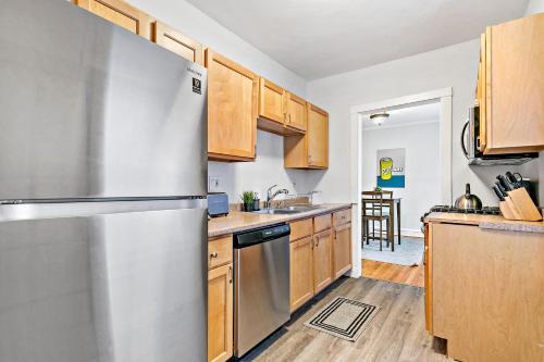 Lakeview Apartamento | Vibrant 1BR Apartment in Roscoe Village - Marshfield N3