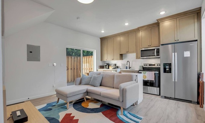 Concordia Apartamento | Vibrant 1BR Duplex Near Alberta Arts District