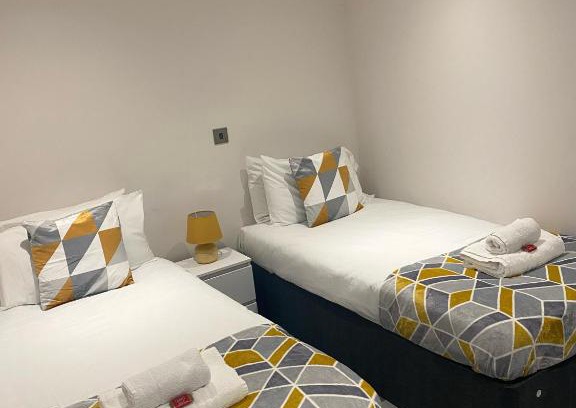 Sheldon Apartamento | Vibrant 2 Bedroom Apartment - BHX Airport