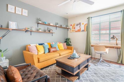 West University Apartamento | Vibrant 2BR DT Living, Stylish & Serene Stay