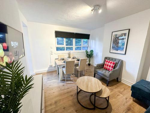 Brownswood Apartamento | Vibrant 3 bedrooms flat with private balcony near Finsbury Park, Wood Green
