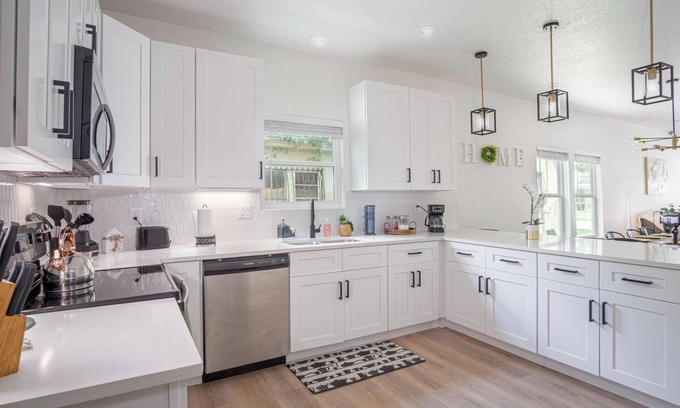 Denver Heights Cabaña | Vibrant 4br/3ba Oasis Near Happy Downtown!