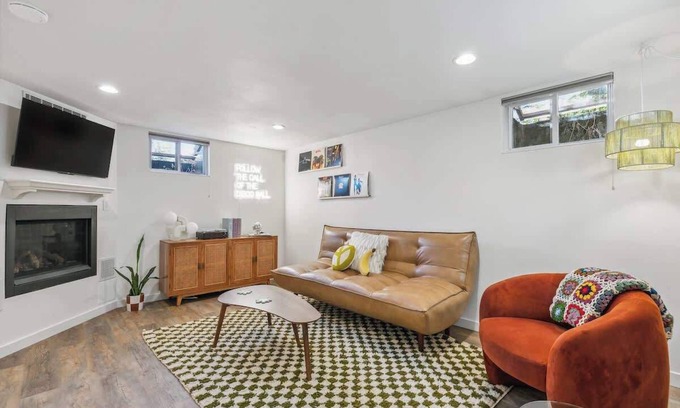 North College Park Casa | Vibrant 70s Bungalow Vacation Haven on Green Lake!