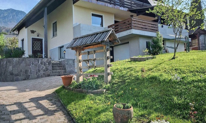 Preddvor Apartamento | Vibrant and Charming Apartment with Balcony and Mountain View - Two Bedroom Apartment with Balcony and Mountain View
