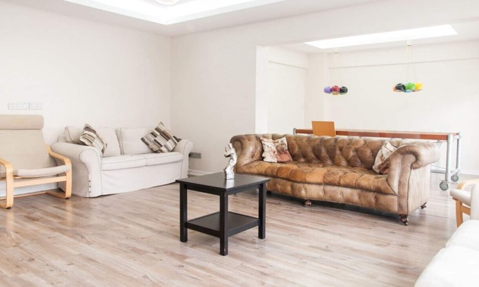 Gayrettepe Apartamento | Central and Vibrant Flat with Balcony in Besiktas
