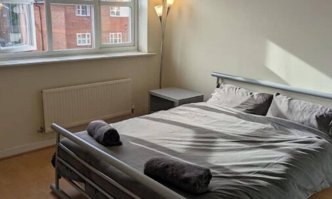 Baguley Apartamento | Vibrant flat with lots of amenities near to Manchester Airport