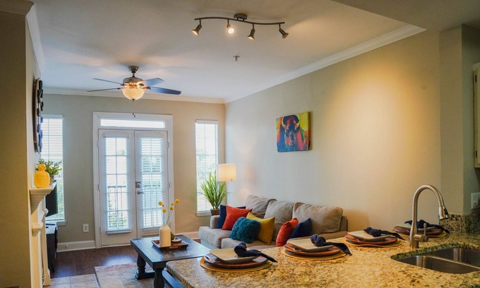 Atlantic Station Area Apartamento | ✰Vibrant Luxe Midtown Apt ✰✰ FREE gated parking✰