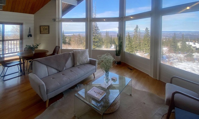 Hillside East Casa | Vibrant mountain view home with fireplace, game room, gas grill, deck & W/D