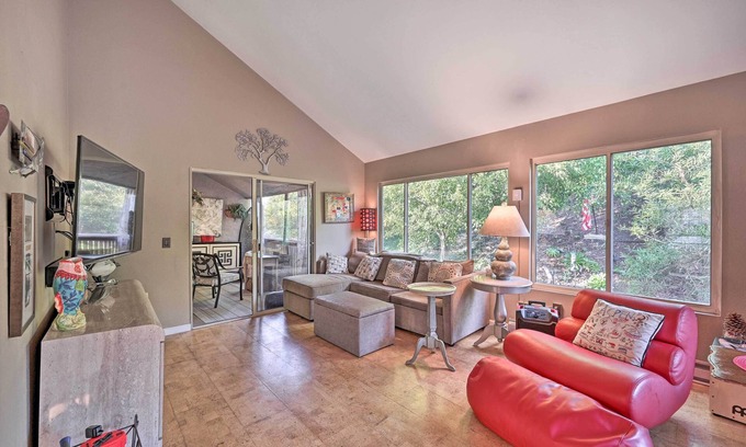 Solana Beach Condominio | Vibrant Solana Beach Condo, 1 Mi to Beaches!