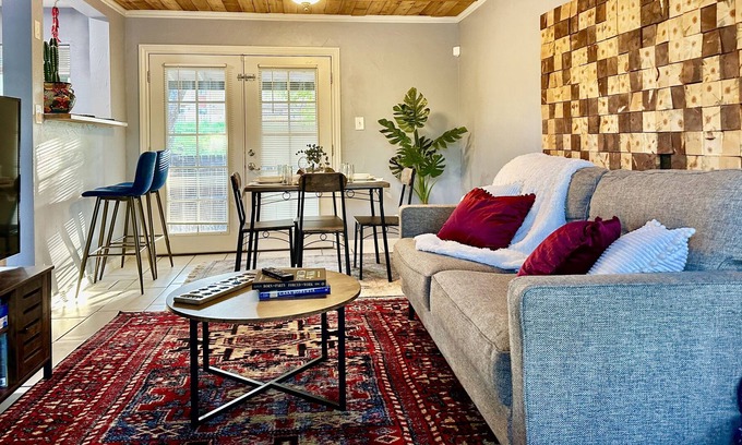 Northglenn Casa | Vibrant, spacious, tri-level private home by park, safe area
