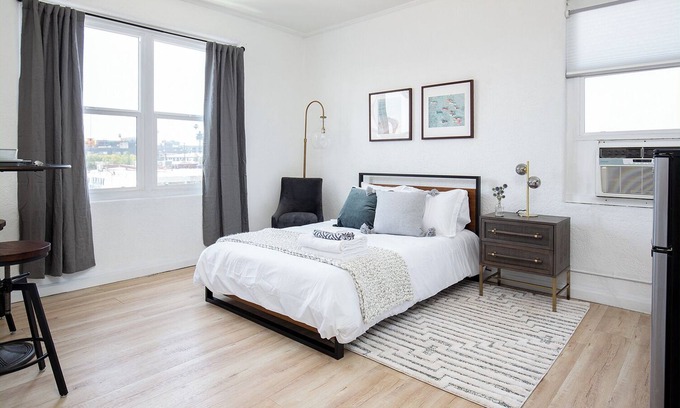 Westlake Apartamento | Vibrant Studio Retreat Near DTLA Attractions!
