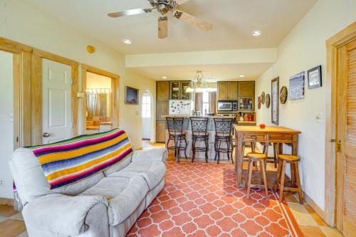 Terlingua Casa | Vibrant Terlingua Vacation Rental Near Big Bend!