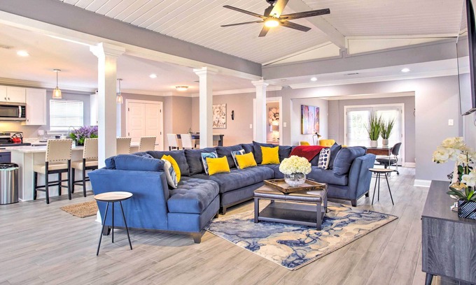 Terrytown Casa | Vibrant Terrytown Home w/ Yard ~ 6 Mi to NOLA