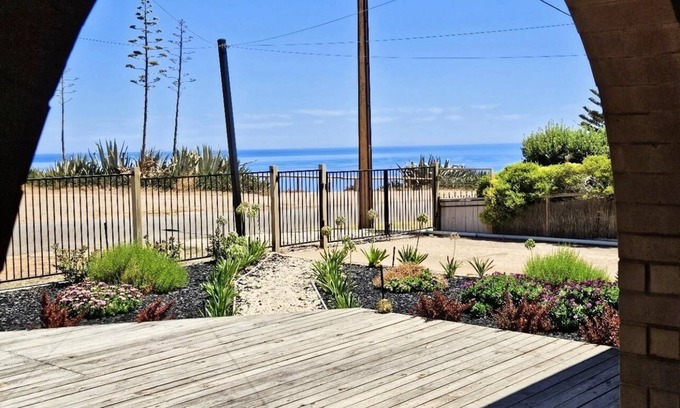 Sellicks Beach Casa | Vic's Place ~ Sellicks Beach - Chic Esplanade Retreat Perfect for Families