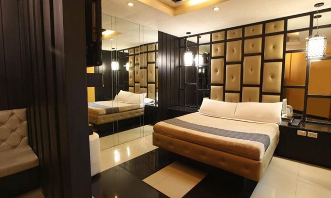 Las Pinas Hotel | Victoria Court Las Piñas