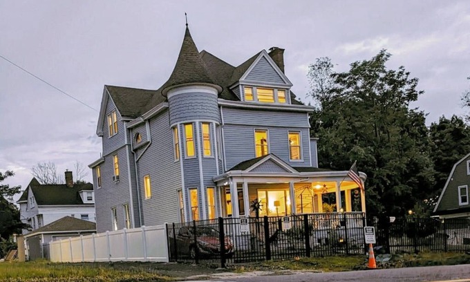 Orange Cama Y Desayuno | Victorian B&B in Orange, NJ – A Charming Retreat Near NYC & Local Attractions