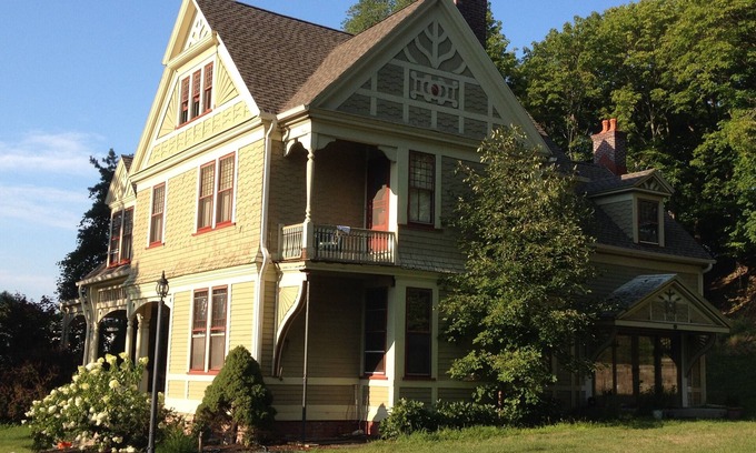 Stottville Casa | Victorian beauty near Hudson, NY