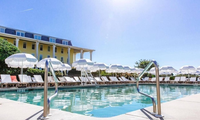 Cape May Casa | Victorian Charm Meets Modern Luxury by the Ocean l Spa, Pool, Beach Access