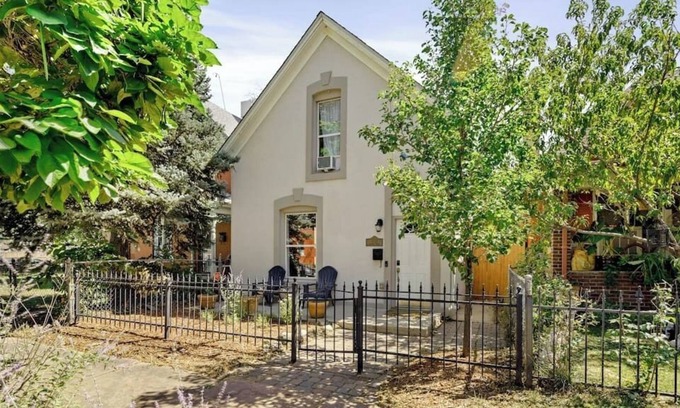 Cole Casa | Victorian Charmer and Carriage House, Walk to RiNo