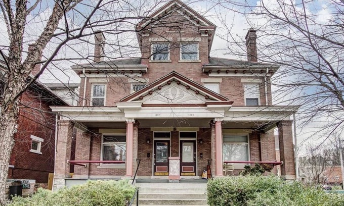 Franklin Park Casa | Victorian downtown home in Olde Towne East