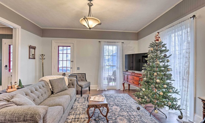 Penn Yan Casa | Victorian Home in Penn Yan ~ 1 Mi to Keuka Lake!