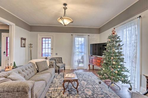 Penn Yan Casa | Victorian Home in Penn Yan about 1 Mi to Keuka Lake!