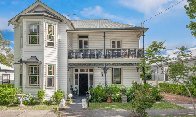 Hamilton Casa | Victorian Home of Grand Proportions