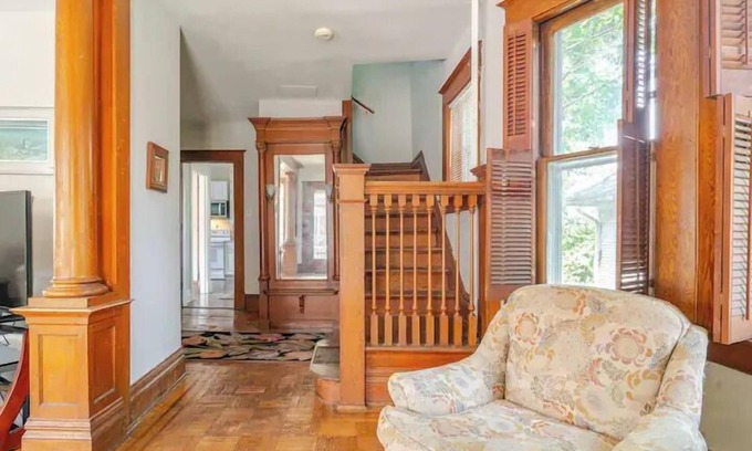 York Casa | Victorian Home |Sleeps 10|Fenced|4BR|Full Kitchen|Steps2 YCP