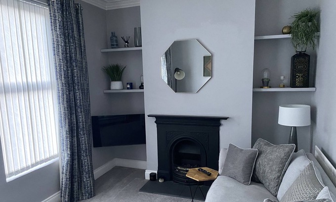 Queens Quarter Casa | Victorian House - South Belfast - Great transport - Lisburn Road - 3 double Beds